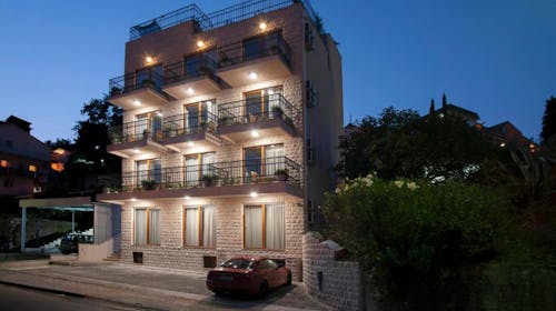 Hotel Twelve by Aycon - Družinska jesen, Budva, Črna gora - 285 EUR - 3x nočitev v dvoposteljni Standard sobi (z dodatnim ležiščem) za 2 osebi (1 otrok do 11,99 let brezplačno), Zajtrk