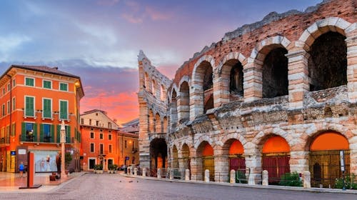 Sirmione in romantična Verona, Verona, Italija - 45 EUR - Prevoz s sodobnim turističnim avtobusom na navedeni relaciji za 1 osebo, Vstopne takse in cestne pristojbine