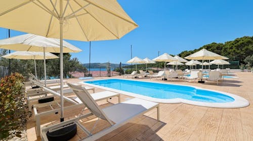 Apartmaji Medena - Pomlad in 1. maj s polpenzionom v čudovitem Trogirju, Donji Seget, Trogir, Dalmacija, Hrvaška - 372 EUR - 3x nočitev v Superior apartmaju A (2+1) za 2 odrasli osebi (1 otrok do 11,99 let brezplačno), Polpenzion