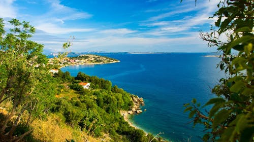Penzion Delfin - Družinsko poletje na Krku, Omišalj, otok Krk, Hrvaška - 1015 EUR - 5x nočitev v Standard sobi za 2 osebi (2 otroka do 11,99 let brezplačno), Polpenzion