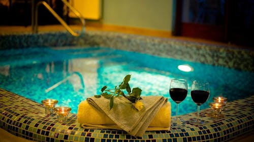 Boni Family Wellness Hotel, Zalakaros, Madžarska - 164 EUR - 2x nočitev v dvoposteljni sobi s teraso ali balkonom za 2 osebi, Polpenzion (bogat samopostrežni zajtrk na zunanji terasi ali v restavraciji in 3-hodna, bogata, domača večerja v restavraciji)
