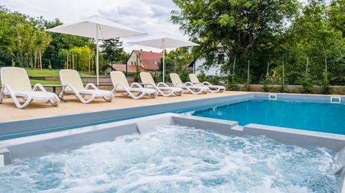 Kistucsok Food and Room, Balatonszemes, Madžarska - 212 EUR - 3x nočitev v dvoposteljni Standard sobi s teraso ali balkonom za 2 osebi, A la carte zajtrk (od 7. do 10. ure)