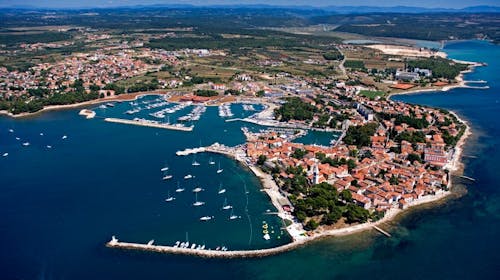 Apartmaji Erica Pineta - Pomlad v Novigradu, Novigrad, Istra, Hrvaška - 99 EUR - 2x nočitev v enosobnem apartmaju Erica Lux s teraso ali z dvoriščem (glede na razpoložljivost) za 2 osebi, Posteljnina in brisače