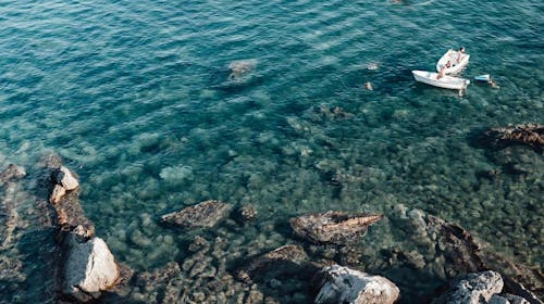 Hotel Riva by Aycon - Družinsko poletje v Petrovcu, Petrovac, Črna gora - 918 EUR - 5x nočitev v dvoposteljni Standard sobi s pogledom na atrij ali pogledom na gore za 2 osebi (1 otrok do 11,99 let brezplačno), Zajtrk