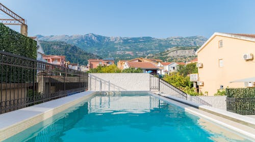 Hotel Kadmo by Aycon - Družinsko poletje, Budva, Črna gora - 1285 EUR - 7x nočitev v dvoposteljni Standard sobi za 2 osebi (1 otrok do 11,99 let brezplačno), Zajtrk