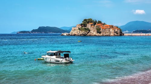 Villa Vanty by Aycon - Začetek poletja na prestižni lokaciji, Sveti Stefan, Črna gora - 211 EUR - 3x nočitev v dvoposteljni Standard sobi za 2 osebi, Brezplačen Wi-Fi