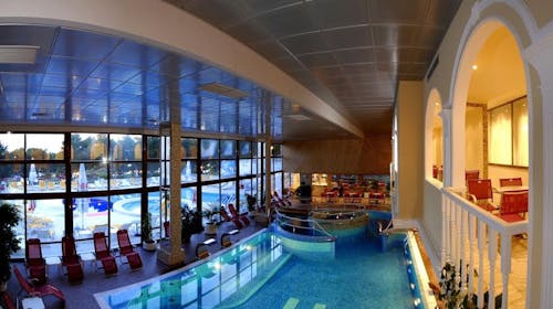 Hotel Horizont - Majsko wellness razvajanje na makarski rivieri , Baška Voda, Makarska riviera, Dalmacija, Hrvaška - 224 EUR - 2x nočitev v Standard dvoposteljni sobi z balkonom za 2 osebi, Polpenzion (samopostrežni zajtrk in večerja)