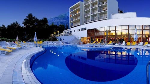 Hotel Horizont - Pozdrav poletju na makarski rivieri , Baška Voda, Makarska riviera, Dalmacija, Hrvaška - 564 EUR - 3x nočitev v Superior dvoposteljni sobi z balkonom za 2 osebi, Polpenzion (samopostrežni zajtrk in večerja)