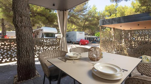 Maris Homes - Lodges - Družinski začetek poletja ob šumenju Jadranskega morja, Žaborić, Hrvaška - 380 EUR - 2x nočitev v Lodge Vili za 2 osebi (1 otrok do 11,99 let brezplačno), Zajtrk v Buffetu Jasenovo