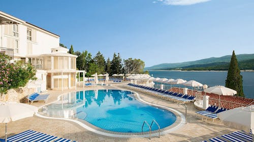 Valamar Sanfior Hotel - Spomladanski wellness v dvoje v Rabcu, Rabac, Istra, Hrvaška - 389 EUR - 2x nočitev v sobi „Room for 2“ za 2 osebi, Polpenzion z vključeno brezalkoholno negazirano pijačo iz avtomata ob obrokih