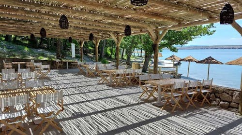 Holiday resort Kačjak - Poletje za družine, Kačjak, Hrvaška - 349 EUR - 3x nočitev v troposteljni sobi z balkonom morska stran za 2 osebi (1 otrok do 11,99 let brezplačno), Polpenzion