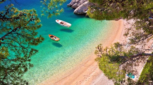 Villa Katarina - Spomladanski oddih v Studio apartmaju s teraso v Makarski, Makarska, Makarska riviera, Dalmacija, Hrvaška - 115 EUR - 2x nočitev v Studio apartmaju s teraso za 2 osebi (1 otrok do 11,99 let brezplačno), Uporaba zunanjega ogrevanega bazena ter dvorišča z ležalniki in senčniki