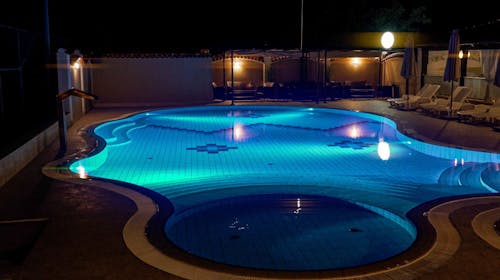 Hotel Villa Letan - Romantično ali družinsko poletje, Peroj, Istra, Hrvaška - 565 EUR - 3x nočitev v dvoposteljni sobi z balkonom za 2 osebi (1 otrok do 2,99 let in 1 otrok do 11,99 let brezplačno), Polpenzion