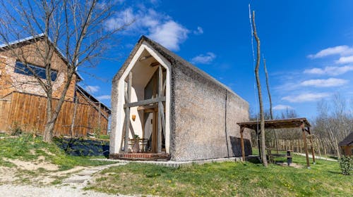 Goričko Resort - Sproščanje v Konopljini iži med tednom, Križevci, Slovenija - 129 EUR - 1x nočitev v Konopljini iži za 2 osebi (1 otrok do 5,99 let brezplačno), Zajtrk
