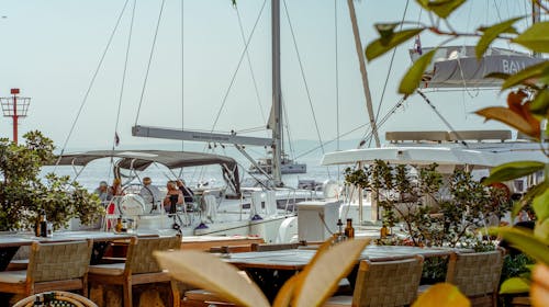 Hotel Kaštil Bol - Majski oddih na Braču, Bol na Braču, Hrvaška - 164 EUR - 2x nočitev v dvoposteljni Standard sobi za 2 osebi, Zajtrk