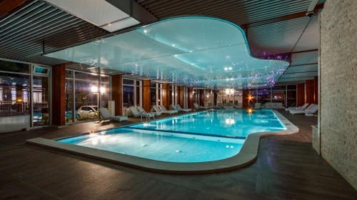 Carine Hotel Delfin - All inclusive jesen ob morju, Bijela, Črna gora - 132 EUR - 1x nočitev v dvoposteljni sobi s pogledom na gore za 2 osebi, All inclusive