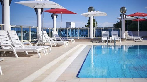 Hotel Gran Vista Plava Laguna - Poletje v Poreču, Poreč, Istra, Hrvaška - 559 EUR - 5x nočitev v dvoposteljni Economy sobi z dodatnim ležiščem za 2 osebi (1. otrok do 11,99 let in 2. otrok do 4,99 let brezplačno), Polpenzion in pijača ob večerji
