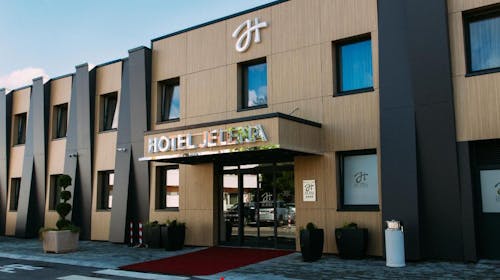 Hotel Jelena - Mestni oddih v Banja Luki, Banja Luka, Bosna in Hercegovina - 136 EUR - 1x nočitev v apartmaju za 2 osebi (2 otroka do 6. leta brezplačno), Samopostrežni zajtrk
