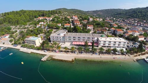 Hotel Posejdon - All inclusive poletje na Korčuli , Vela Luka, Korčula, Dalmacija, Hrvaška - 959 EUR - 7x nočitev v dvoposteljni Standard sobi (stran park) s francoskim balkonom za 2 osebi, All inclusive