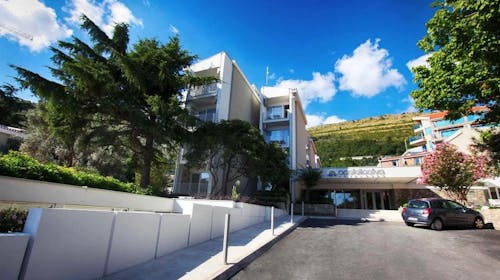 Hotel Castellastva - Poletje v Petrovcu, Petrovac, Črna gora - 307 EUR - 2x nočitev v Standard dvoposteljni sobi za 2 osebi, Polpenzion