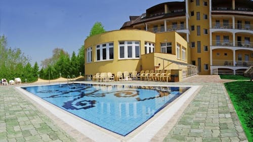 Wellness Hotel Aphrodite - Družinski termalni oddih na Madžarskem, Zalakaros, Madžarska - 699 EUR - 3x nočitev v dvoposteljni Standard sobi za 2 osebi (2 otroka do 11,99 let brezplačno), Zajtrk