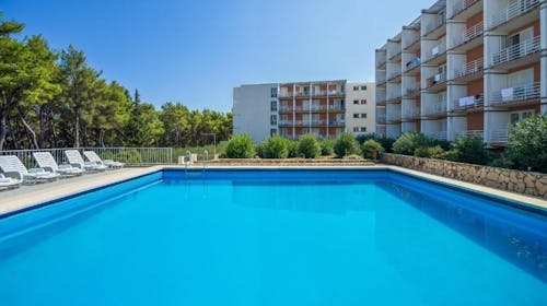 Hotel Hvar - All inclusive pomlad na Hvaru, Jelsa, otok Hvar, Dalmacija, Hrvaška - 254 EUR - 2x nočitev v dvoposteljni Comfort sobi z dodatnim ležiščem in balkonom (stran park) za 2 osebi (1. otrok do 11,99 let in 2. otrok do 2,99 let brezplačno), All Inclusive