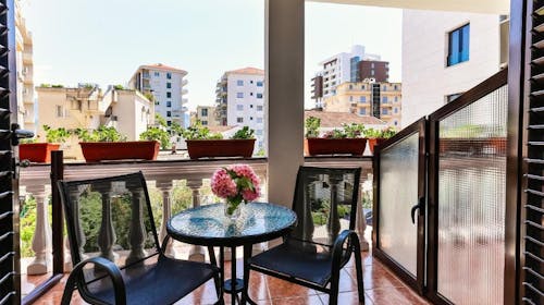 Villa Dvor Kornić - Pomlad in jesen v Budvi, Budva, Črna gora - 305 EUR - 5x nočitev v dvoposteljni Standard sobi za 2 osebi, Zajtrk