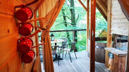 Ribno Alpine Glamping - Pomladni glamping na Bledu med vikendom, Bled, Slovenija - 379 EUR - 2x nočitev v Alpine glamping hiški z leseno kadjo s toplo vodo za 2 osebi (2 otroka do 12. leta brezplačno), Pijača dobrodošlice