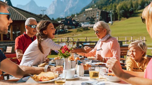 Hit Alpinea Kranjska Gora Roulette**** - Majski gorski wellness oddih, Kranjska Gora, Slovenija - 408 EUR - 3x nočitev v dvoposteljni sobi za 2 osebi, Polpenzion
