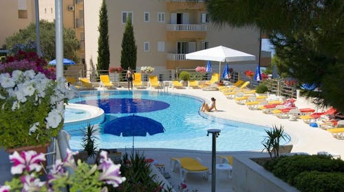 Hotel Horizont - Pozdrav poletju na makarski rivieri , Baška Voda, Makarska riviera, Dalmacija, Hrvaška - 504 EUR - 3x nočitev v Standard dvoposteljni sobi z balkonom za 2 osebi, Polpenzion (samopostrežni zajtrk in večerja)