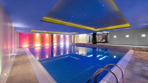 Mövenpick Hotel Sarajevo - Oddih v Sarajevu, Sarajevo, Bosna in Hercegovina - 95 EUR - 1x nočitev v Standard dvoposteljni sobi za 2 osebi, Gurmanski samospostrežni zajtrk