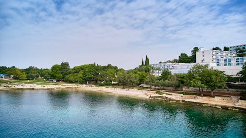 Hotel Istra Plava Laguna - Poletje v Poreču, Poreč, Istra, Hrvaška - 679 EUR - 5x nočitev v Economy sobi z dodatnim ležiščem za 2 osebi (1. otrok do 11,99 let in 2. otrok do 4,99 let brezplačno), Polpenzion