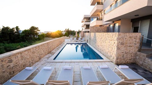 Meridian Pool Residences - Junij na Pagu, Novalja, Pag, Dalmacija, Hrvaška - 480 EUR - 3x nočitev v dvosobnem apartmaju (4+2) za 6 oseb, Uporaba zunanjega bazena