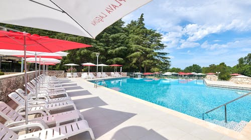 Hotel Mediteran Plava Laguna - Družinsko poletje v Poreču, Poreč, Istra, Hrvaška - 1195 EUR - 5x nočitev v dvoposteljni Classic sobi z dodatnim ležiščem in balkonom za 2 osebi (1. otrok do 11,99 let in 2. otrok do 4,99 let brezplačno), Polpenzion