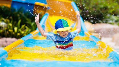 Zaključek šole v Barceloni - PortAventura, Barcelona, Španija - 1569 EUR - 3x nočitev v apartmaju ali hotelu za 2 odrasli osebi in 1 otroka do 11,99 let, 3x povratna letalska karta Ljubljana - Barcelona - Ljubljana