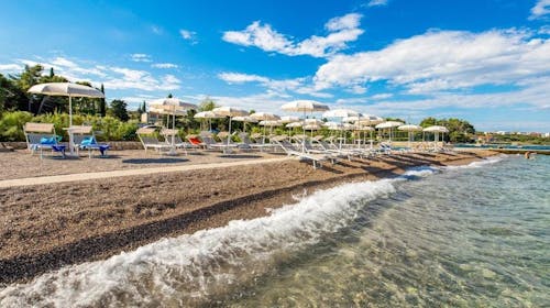 Hotel Malin - Wellness pozdrav poletju ob morju na Krku, Malinska, otok Krk, Hrvaška - 364 EUR - 2x nočitev v Standard dvoposteljni sobi z balkonom za 2 osebi (1 otrok do 11,99 let brezplačno), Polpenzion
