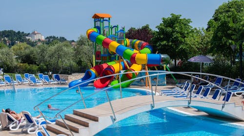 Maslinica Resort - Kamp Oliva - Pozdrav poletju s polpenzionom, bazenom in wellnessom za 4 osebe, Rabac, Istra, Hrvaška - 394 EUR - 2x nočitev v Comfort mobilni hiški za 4 osebe, Polpenzion