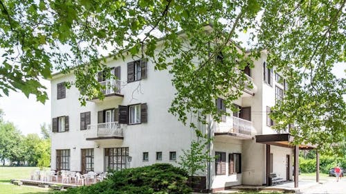 Hotel Sirály - Oddih ob Blatnem jezeru, Balatonelle, Madžarska - 399 EUR - 3x nočitev v dvoposteljni sobi za 2 osebi, Zajtrk