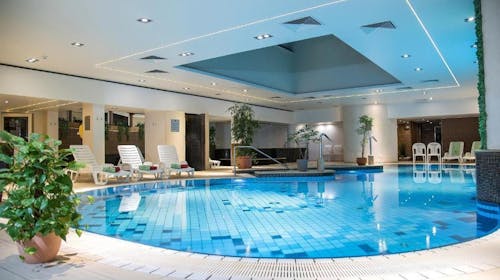 Palace Hotel Hevíz - Wellness oddih v Hévízu med tednom, Hévíz, Madžarska - 324 EUR - 3x nočitev v dvoposteljni Standard sobi za 2 osebi, Polpenzion