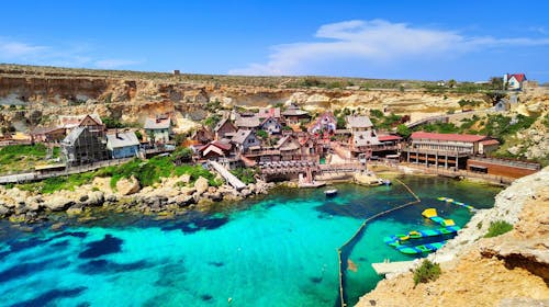 Za zaključek šole na Malto, Malta, Malta - 1299 EUR - 4x nočitev v hotelu za 2 odrasli osebi in 2 otroka do 9,99 let, 4x povratna letalska karta na Zagreb - Malta - Zagreb