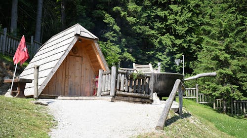 Glamping Lake Bloke - Družinski glamping oddih ob Bloškem jezeru, Nova vas, Slovenija - 108 EUR - 1x nočitev v veliki glamping hiški za 2 osebi (2 otroka do 15 let brezplačno), Zajtrk