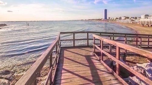 Hotel Cosmopol Cesenatico - Oddih v Italiji, Cesenatico, Italija - 1499 EUR - 7x nočitev v štiriposteljni sobi z balkonom za 2 osebi (2 otroka do 14 let in 1 otrok do 2,99 let brezplačno), All inclusive