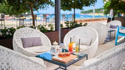 Hotel Istra Plava Laguna - Poletje v Poreču, Poreč, Istra, Hrvaška - 559 EUR - 5x nočitev v Economy sobi z dodatnim ležiščem za 2 osebi (1. otrok do 11,99 let in 2. otrok do 4,99 let brezplačno), Polpenzion