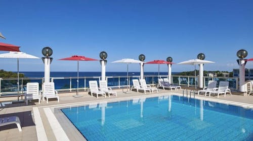 Hotel Gran Vista Plava Laguna - Poletje v Poreču, Poreč, Istra, Hrvaška - 465 EUR - 5x nočitev v dvoposteljni Economy sobi z dodatnim ležiščem za 2 osebi (1. otrok do 11,99 let in 2. otrok do 4,99 let brezplačno), Polpenzion in pijača ob večerji