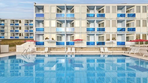 Hotel Plavi Plava Laguna - Družinsko poletje v Poreču, Poreč, Istra, Hrvaška - 585 EUR - 5x nočitev v Classic dvoposteljni sobi z balkonom in dodatnim ležiščem za 2 osebi (1. otrok do 11,99 let in 2. otrok do 4,99 let brezplačno), Polpenzion
