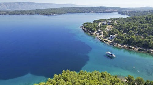 8-dnevno križarjenje po osrednjem Jadranu - Odhod iz Zadra , Zadar, Hrvaška - 699 EUR - 8-dnevno križarjenje z ladjo po ruti: Zadar – Vodice – Slapovi Krke – Šibenik – Primošten – Split – Trogir – otok Drvenik Veli – otok Zlarin – Nacionalni park Kornati – Park prirode Telašćica – otok Ugljan – Zadar, 7x nočitev v dvoposteljni kabini za 1 osebo