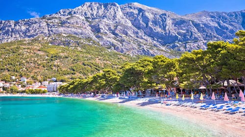 Alemaris Resort - Poletje v prenovljenem hotelu, Baška Voda, Makarska rivijera, Hrvaška - 1279 EUR - 5x nočitev v Standard dvoposteljni sobi z balkonom za 2 osebi (1 otrok do 11,99 let in 1 otrok do 2,99 let brezplačno), Polpenzion (samopostrežni zajtrk in večerja)