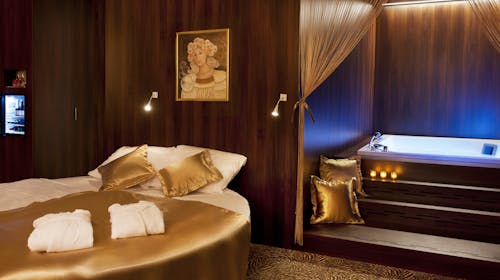 Rimske terme / Adults Only - Hotel Rimski dvor Superior - VIP paket luksuznega razvajanja v Suiti z whirlpoolom, Rimske Terme, Slovenija - 680 EUR - 2x nočitev v Suiti z whirlpoolom v hotelu Rimski dvor za 2 osebi, Polpenzion