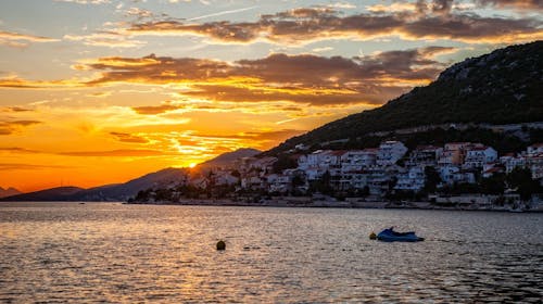 Hotel Agava - Poletje v Neumu, Neum, Bosna in Hercegovina - 1022 EUR - 7x nočitev v dvoposteljni sobi z balkonom pogled morje za 2 osebi (1 otrok do 6,99 let brezplačno), Polpenzion (samopostrežna zajtrk in večerja)