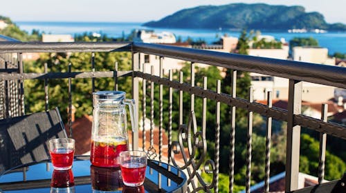 Boutique Hotel Tate by Aycon - Družinska pomlad in jesen v Budvi, Budva, Črna gora - 310 EUR - 3x nočitev v dvoposteljni Standard sobi (z dodatnim ležiščem) za 2 osebi (1 otrok do 11,99 let brezplačno), Zajtrk